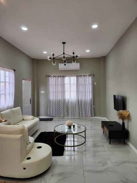 Modern Suites with Terrace & Bar on the East Bank