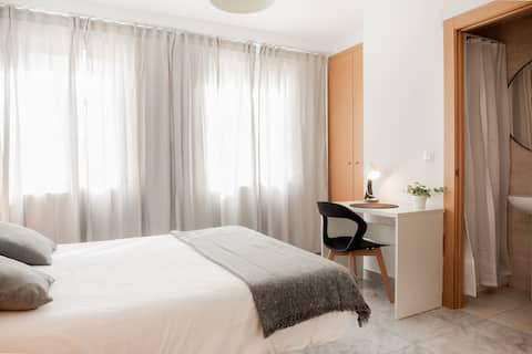Popular Airbnb listing: Centric 3 bedrooms Apartment with WIFI in El Pla Del Real