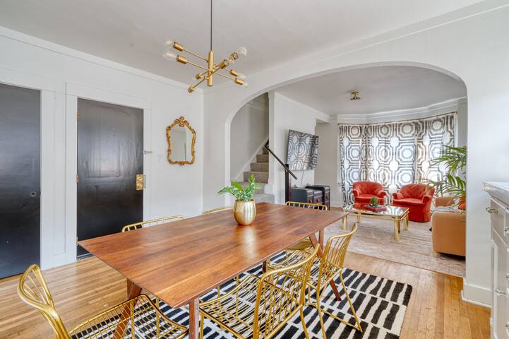 Warhol Suite – Art Deco Apartment – 92 WalkScore gallery image 5