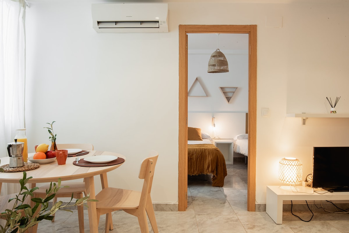 Top Airbnb: Centric 3 bedrooms Apartment with WIFI in El Pla Del Real