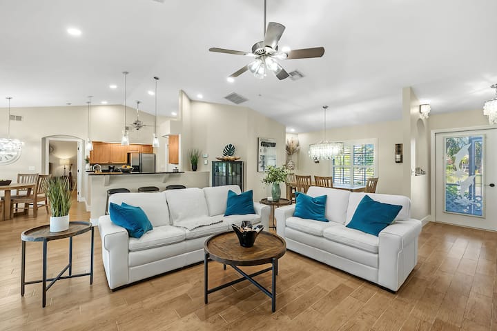 Close To Cape Harbour Dream Home, Pool And Hot Tub - Cape Coral, FL