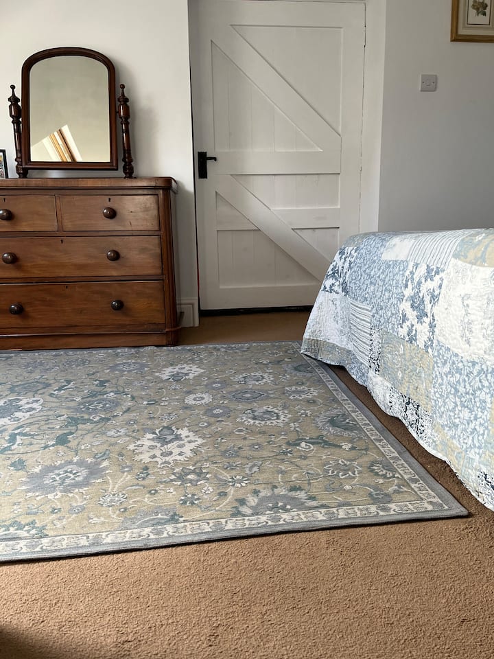 Dhoma kryesore e gjumit me krevat dopio "king"