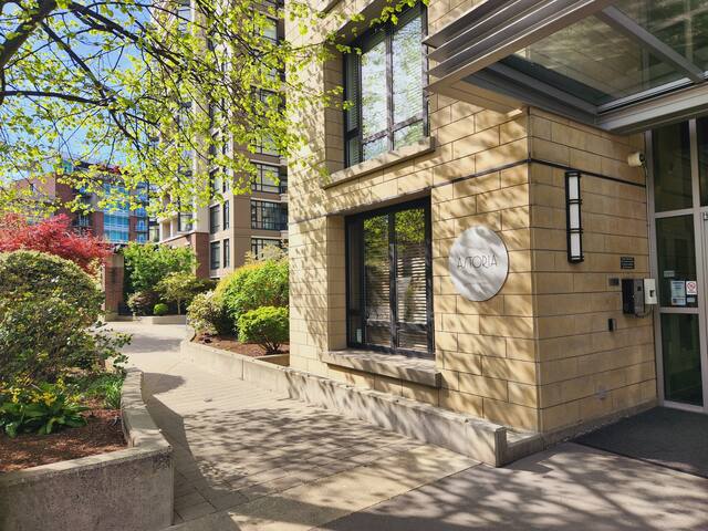 Family-sz, Free parking, Wi-Fi, 5min Inner Harbour gallery image 3