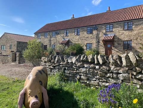 Idyllic Farm based cottage with hot tub