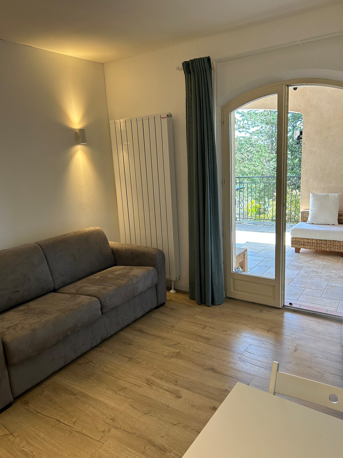 Leistungsstarkes Airbnb: Studio in wooded estate - heated pool and AC in Draguignan