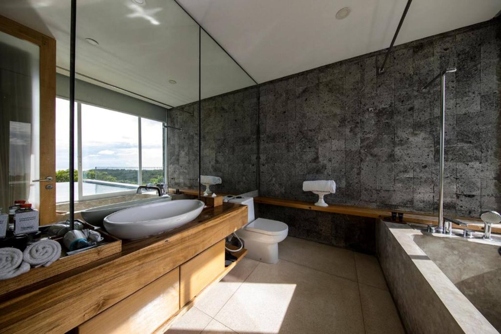 Deluxe Poolside Hideaway Room in Uluwatu 2