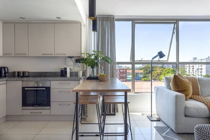 Newly furnished designer apartment Greenpoint. gallery image 4