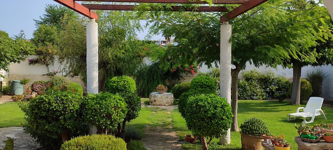 Villa Giardino, alto Salento, a due passi dal mare