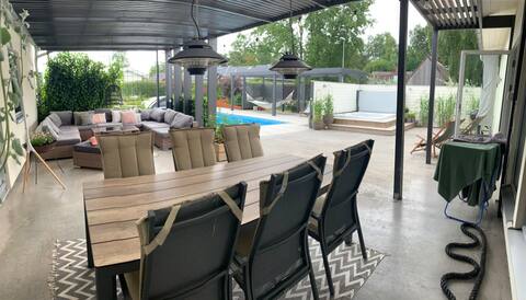 Modern Villa med pool & jacuzzi