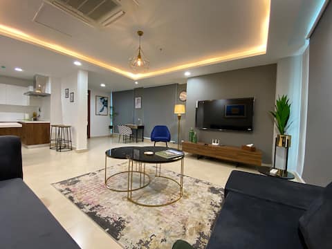 Penthouse in Gold Crest Mall - Skyline Views, DHA