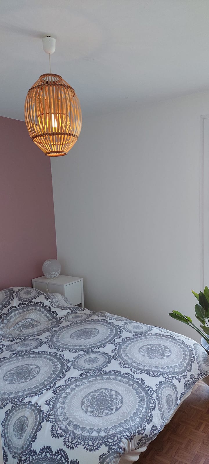Dormitorio 3 ,cama de 140 .