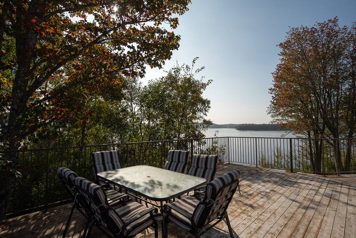 The Oak Bay Beach House gallery image 5