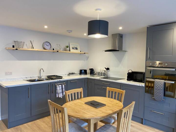 Refurbed flat close to airport. Flats for Rent in Wrington, England