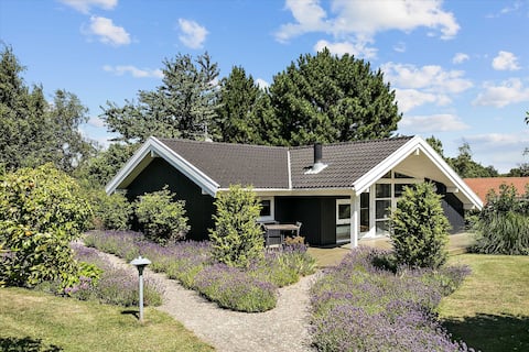 Lavender house with spa, sauna and close to the beach