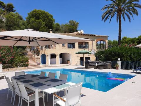 Villa Las Abejas, a paradise under the Spanish sun