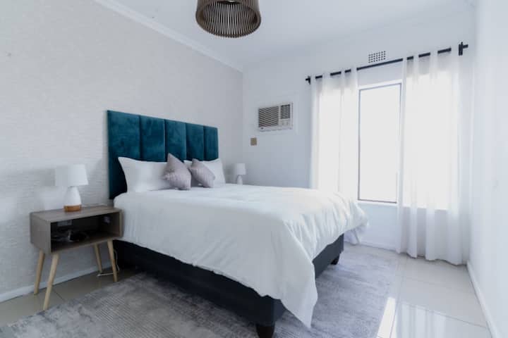 Bračni krevet (160x200). Soba s klima-uređajem