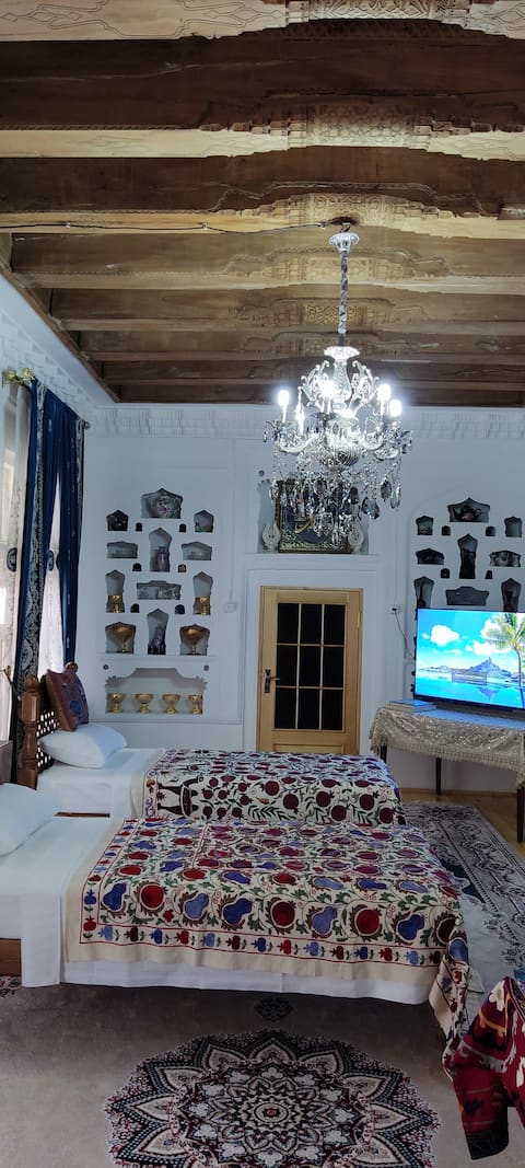 Barlos Boutique XVIII