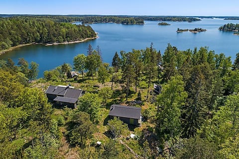 Archipelago house with magnificent lake view