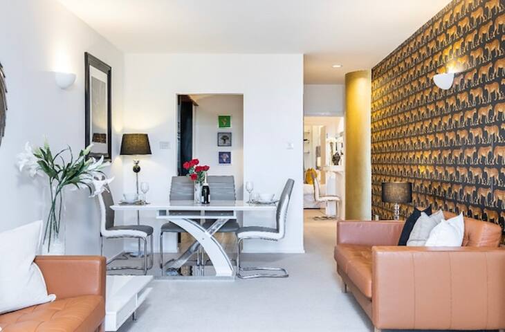 Central 2 bedroom 2 bathrooms in South Kensington. gallery image 5