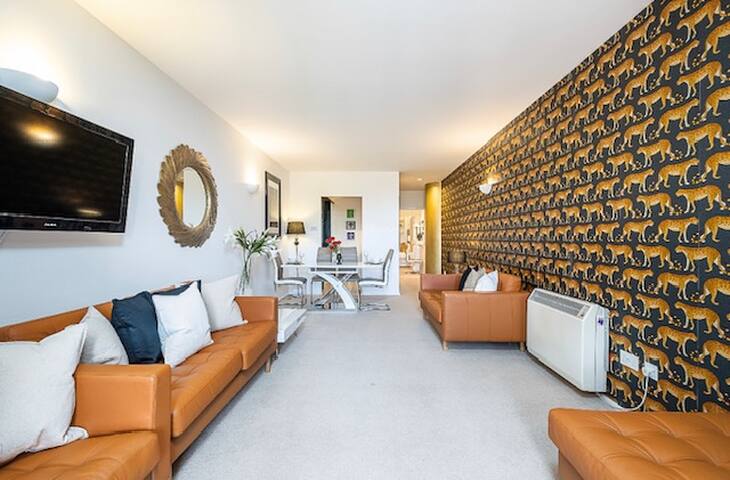 Central 2 bedroom 2 bathrooms in South Kensington. gallery image 2