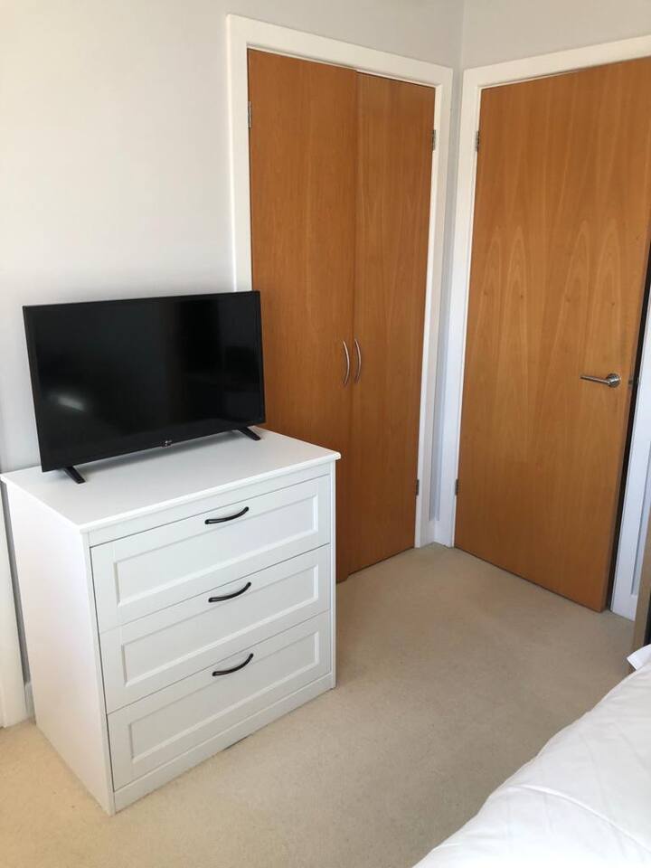 Chumba cha kulala cha kiwango cha juu kilicho na uhifadhi na run