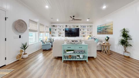 Beachside Getaway | Hot Tub, BBQ & Family Fun!