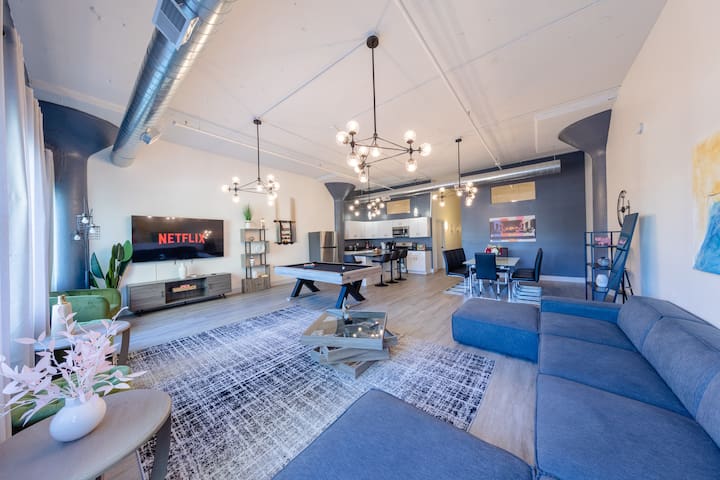 Group-Friendly 5BR Suite Near McCormick |Sleeps 12