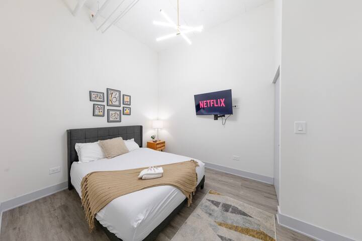 Luxurious 5BR Suite Near McCormick w/ Pool Table gallery image 4