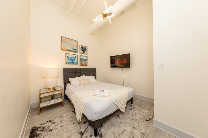 Spacious 6BR South Loop Suite Near McCormick Place gallery image 3