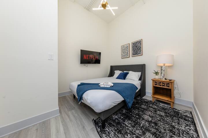 Spacious 6BR South Loop Suite Near McCormick Place gallery image 4