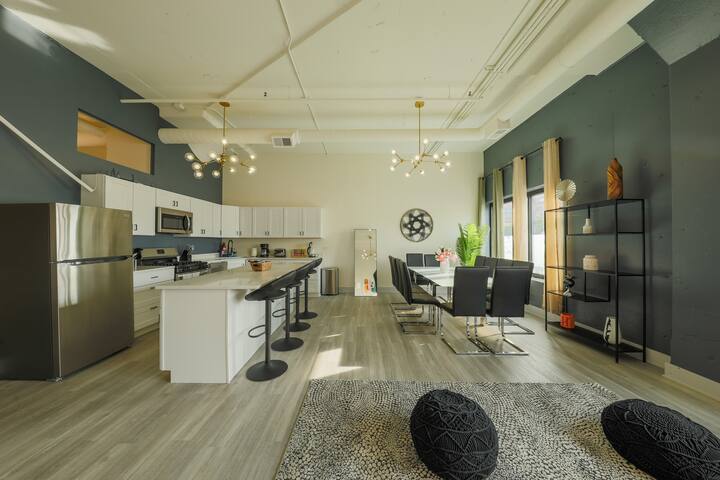 Spacious 6BR South Loop Suite Near McCormick Place gallery image 5