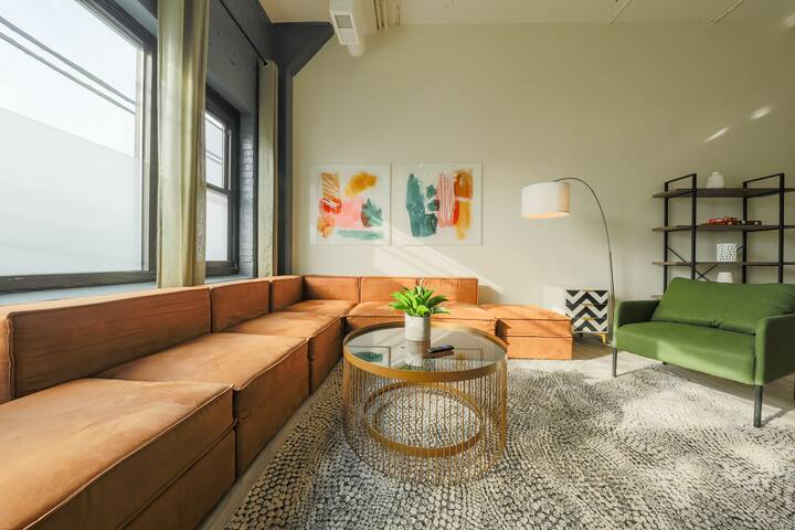 Spacious 6BR South Loop Suite Near McCormick Place