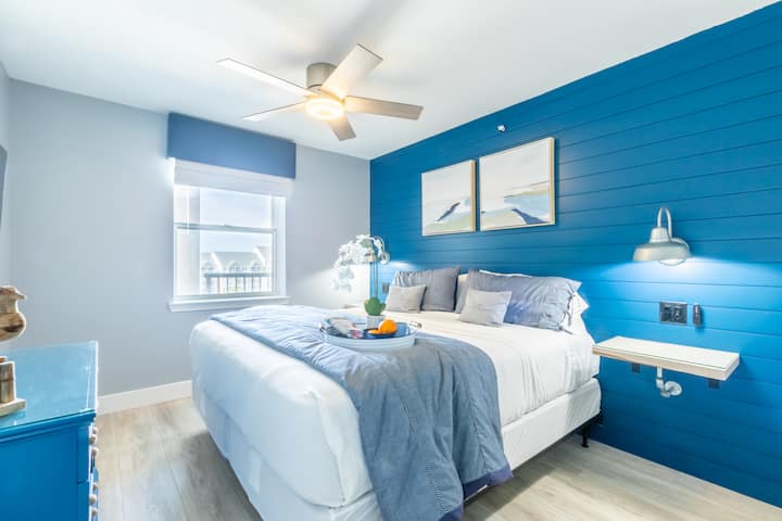 Master Bedroom w/King Bed