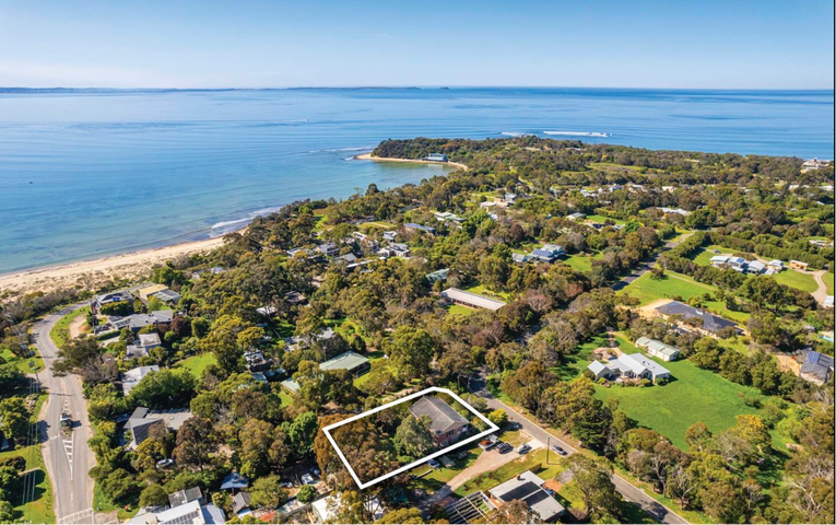 Coastal Retro Roomy Shack Pet Friendly