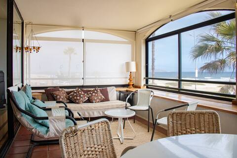 Oceanfront apartment, spacious and comfortable