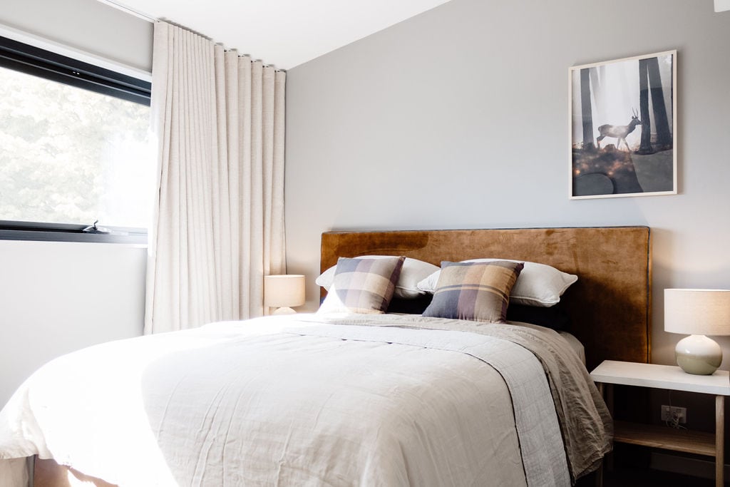 Roam Merrijig luxury accommodation Mount Buller base -  Queen bed with luxury godoro na kitani. 