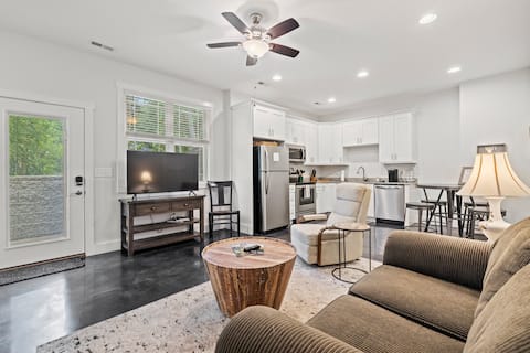 Successful Airbnb property: Downtown Apt: Walk to Ecusta Trail & Breweries! in Hendersonville