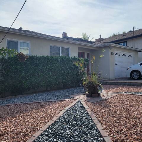 Beautiful 3BD/3BA Manh Bch house close to ocean