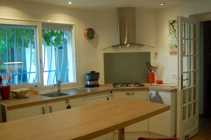 Grande Chambre Climatisée Dans Villa Sdb Privée. - Marseille