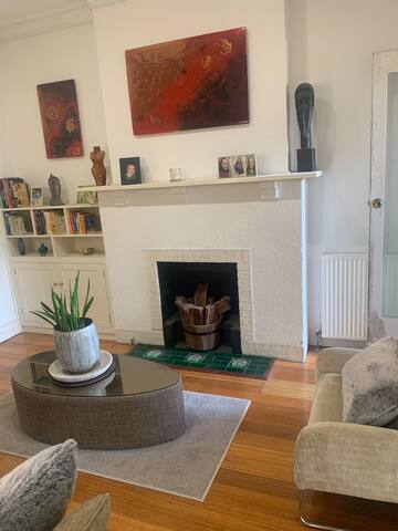 Grand Prix (5 min walk) Beachfront