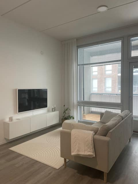 Top Airbnb: Cozy apartment 7 minutes by train from the airport in Vantaa