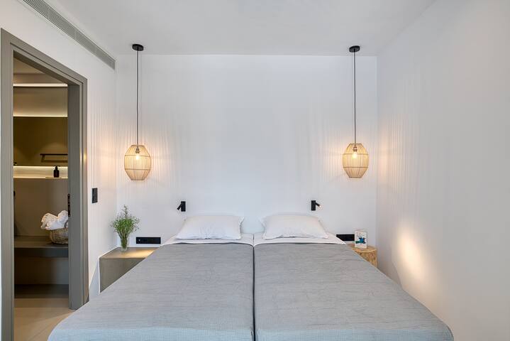 Clementina Paros – Apartment with Garden View gallery image 4