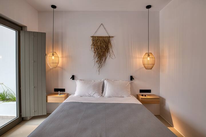 Clementina Paros – Apartment with Garden View gallery image 2