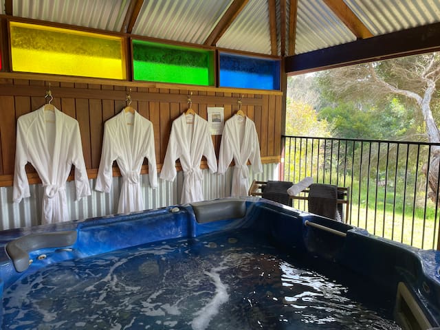 Red Robin Spa Cottage @ Jalbrook