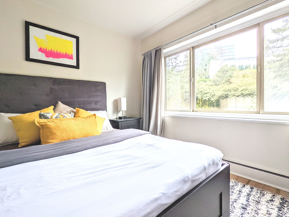 Serene Downtown Suite