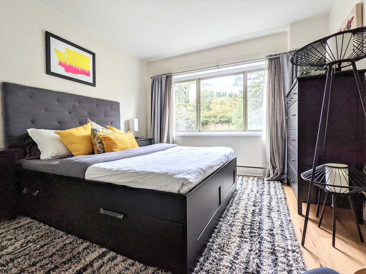 Serene Downtown Suite
