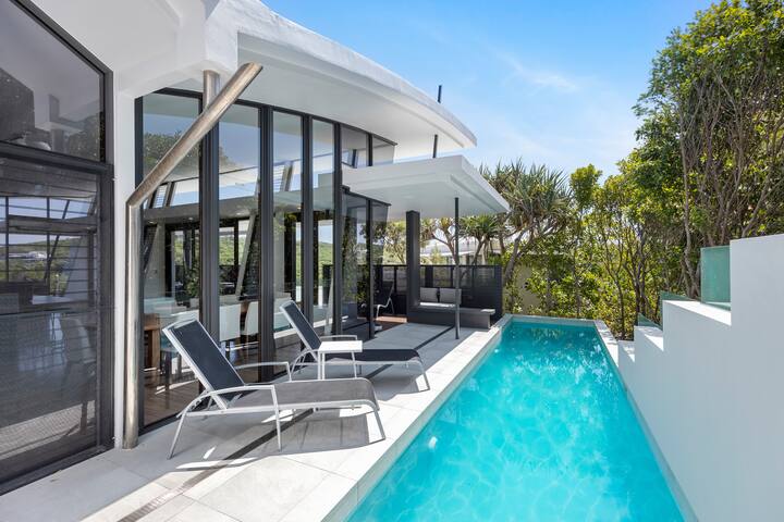 6Br – Secluded Sunshine Bch | Heated Pool (32 deg)