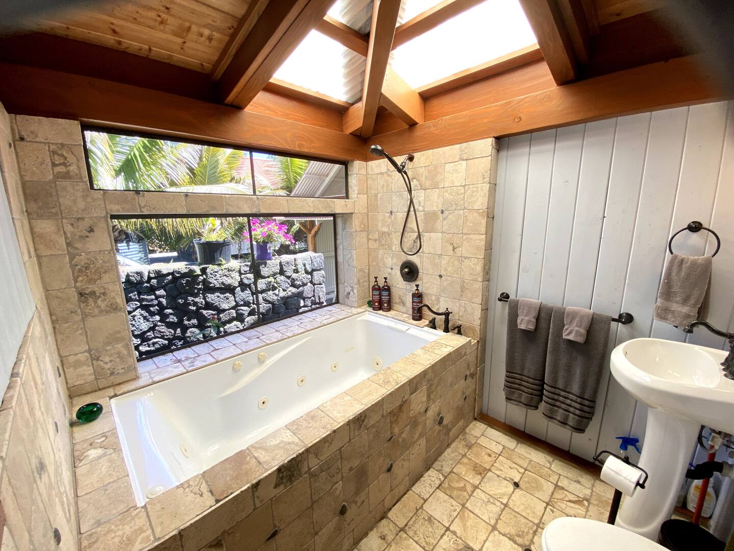 Sweet Seaview Sanctuary, near Ocean, Beach &Kalani photo 3