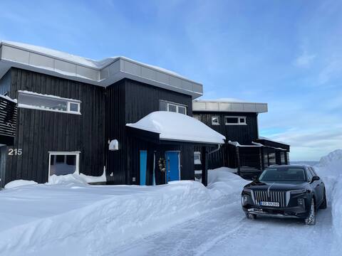 Fantastisk hytte med ski ut/inn