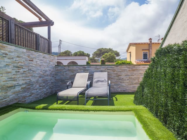 Central house with pool